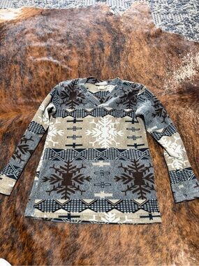 Vintage American Spirit 
Women’s 90s lightweight fleece pullover v-neck
Sz Small